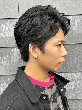 ヒュイル バイ ニアウ(Hwyl by Niau) メンズショートセンターパートスパイラルパーマニュアンスパーマ