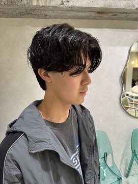 ゼスト リル 新宿(ZEST lill) センターパート シャドウパーマ くせ毛風 新宿