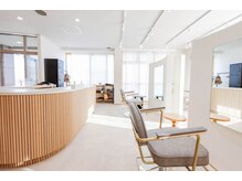 自然光が心地いい柔らかな空間でお施術をお楽しみください♪