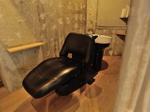 くつろげるシャンプールームでゆったりスパ時間を《ヘッドスパ》