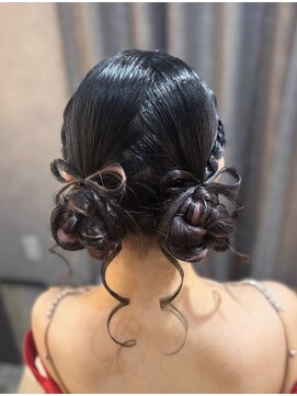 ベルーガ 新宿(BELUGA) ツインリボンお団子