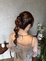 マルクヘアケア(MALQ HAIR CARE)&nbsp;大人可愛い編み下ろしアレンジタイトに