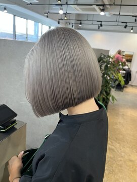 メリー オオサカ(Merly Osaka) ホワイトグレージュ×ボブ