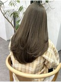 明るめオリーブベージュ×レイヤーカット