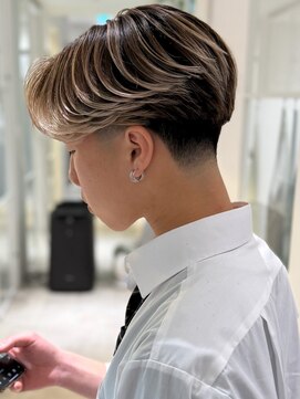 アンサー 渋谷(ANSWER) メンズバレイヤージュハイライトカラー刈り上げセンターパート