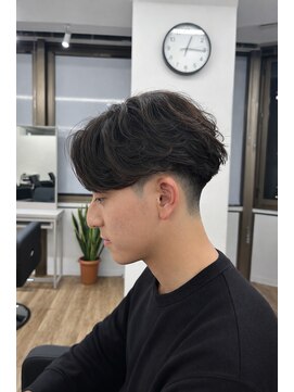 アイトーキョープラスシー 横浜(AI TOKYO+Sea) MEN’S横浜/センターパート/フェザーパーマ/毛流れパーマ/高島町