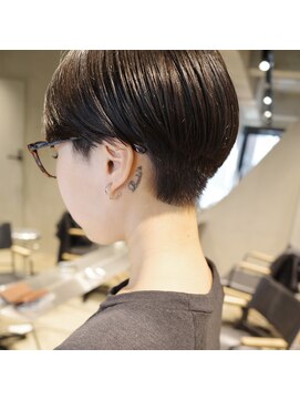 ビビト(bibito) bibito 刈り上げハンサムショートボブ　ダークアッシュ