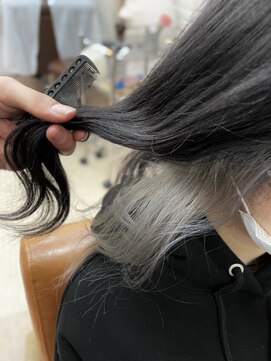 ビランチェ 池袋(bilancia) ホワイトグレージュ/インナーカラー/シルバーグレージュ/池袋