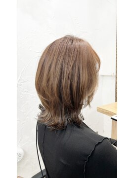 ミッシェル アフロート(michelle afloat) 外ハネミディアムくびれレイヤースタイル◎20代30代40代