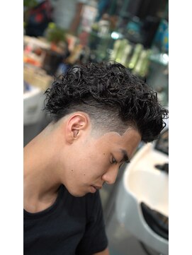 ツークツワンク バーバー 新宿(ZUG2WANG BARBER) taperfade × twistspiral
