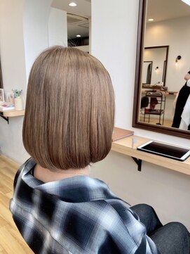 モーラ 鳳店(MOLLA) ライトベージュ　透明感カラー　ボブ