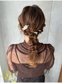 パールアクセが映えるローポニーアレンジ