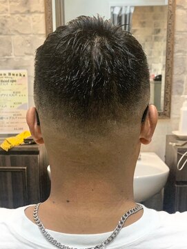 ミリオンバックス 神田店(Million Bucks) スパイキーショート/スペインカール<理容室>[メンズ/床屋/神田]