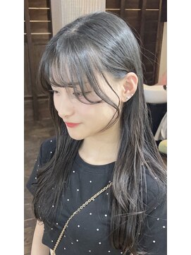 ララ(LALA) 顔周りカット、艶髪、シースルー