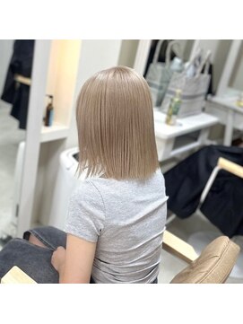 カリーナ(CARINA) ハイトーンカラー/ミルクティーカラー