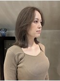 〈ふんわりミディアムレイヤー/グレージュ〉