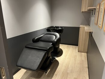エレノア スパアンドトリートメント 銀座店(Eleanor)の写真/個室空間シャンプーブース完備のリラックスを♪美髪になりたい大人女性の為のサロン!