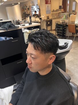 フリーゼアコマキ(FRISEUR) 刈り上げスパイキーショート