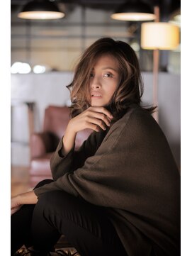 エルデ ナインズ ヘアー スタンド 川口店(elde 9's HAIR STAND) イメチェンフォギーベージュ耳かけ毛先パーマ厚めバング