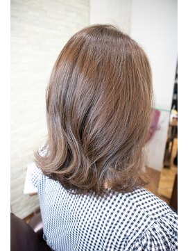 オラ ボーテ(Aura Beaute) 大人女子 ふんわりくびれ 外ハネミディアムボブ