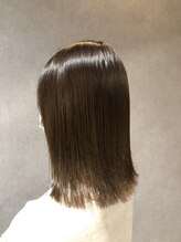 ラソ プエルト(LAZO puerto) 艶感たっぷりくすみベージュ