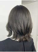 ★黒髪 グレーベージュ レイヤーロング 外はねミディアムウルフ