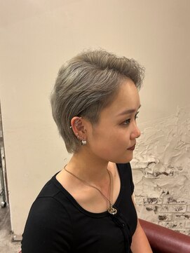 ヘアデザイン アクスト 西宮北口本店(HAIR DESIGN axt) ☆クール女子必見！かきあげショートシルバーカラー