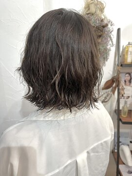 ロウスリー(Lowsly) ミディアムボブウェーブ