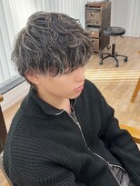 ネオリーブ クーロ メゾン 横浜(Neolive curro Maison)&nbsp;波巻きスパイラル×ハイライトメッシュ[メンズ]　ダークアッシュ