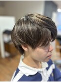 センターパート　メッシュ　ハイライト　ブロンドベージュ