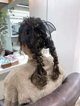 ディア(.eer) フワッフワプードルたいなポニーテールの編み下ろし