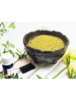 【和漢彩染で染めるほどに美しく】髪や地肌に優しく、髪本来のハリ・コシ感を引き出すことができます♪