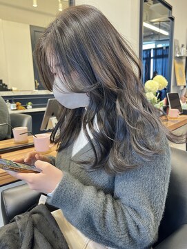 ハーバイリンヘアー(her by rin hair) 暗髪透明感グレージュくびれレイヤーかきあげ前髪 渋谷表参道