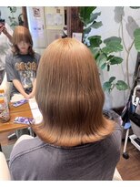 アン(Hair make un)&nbsp;〈角田満帆 キャラメルミルクティー〉