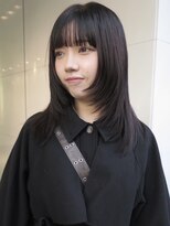 シシ(SiSi)&nbsp;動きと抜け感のあるナチュラルレイヤー