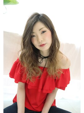 アッシュヘアー 柔らかく揺れ動く抜け感ウェーブ