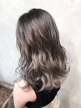 キュー(cue) 【cue】透け感グラデーションベージュ