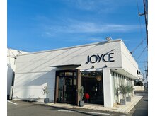 ジョイス(JOYCE)の雰囲気（道路沿いに面した店舗になります◎店の前に専用駐車場も完備！）