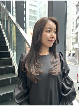 エアー 銀座タワー(AIR) 大人のロングハイレイヤー／アッシュグレージュ