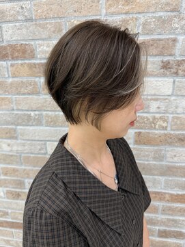 インナー、ショートで小顔効果！