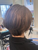 ユーアンドアイ(you & i) 明るい白髪染めを楽しむ|アッシュベージュ×ボブレイヤー