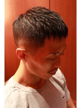 新宿 クロップスタイル 黒髪 フェードカット L ツーエイチ 新宿 2h のヘアカタログ ホットペッパービューティー