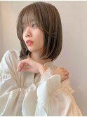 顔まわりが上品なミディアムツヤ感ボブ