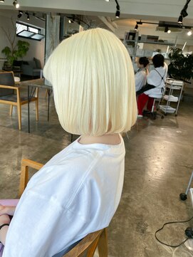 ニュート(Neut ) ホワイトブロンドワンレンボブ/ケアブリーチ抜きっぱなし/名古屋
