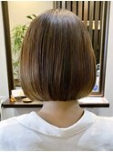 肩上が涼しげな艶感シルキーボブ