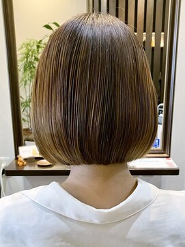 リラエミュー(rela emu) 肩上が涼しげな艶感シルキーボブ