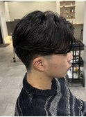 センターパートテーパーフェードメンズカット刈り上げショート