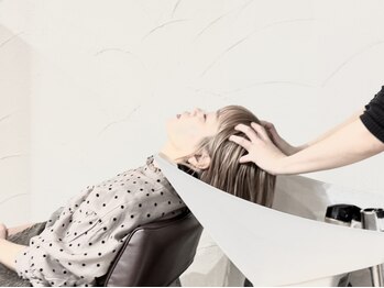 ヘアサロン リーフ(Hair Salon Leaf)の写真/【スパ付クーポンあり】“選べるアロマ”のヘッドスパで極上のリラックスなひとときをお過ごしください*