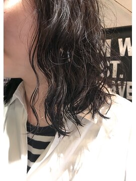 ワンバイワン(ONE BY ONE) 履歴にブリーチのあるパーマ