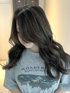 ヨロ 小岩(YOLO) ミルクティーグレージュハイライトケアブリーチレイヤーカット